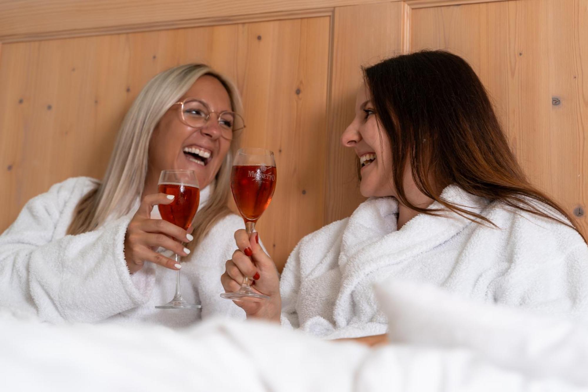 Daskaiser - Dein Gartenhotel In Tirol Ебс Екстериор снимка